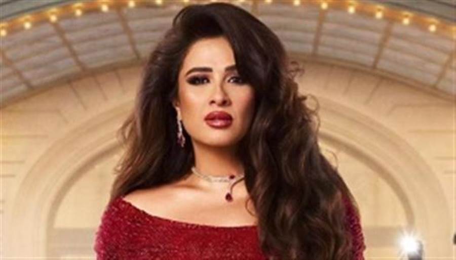 ياسمين عبدالعزيز تقاضي ناشري صورها المسيئة