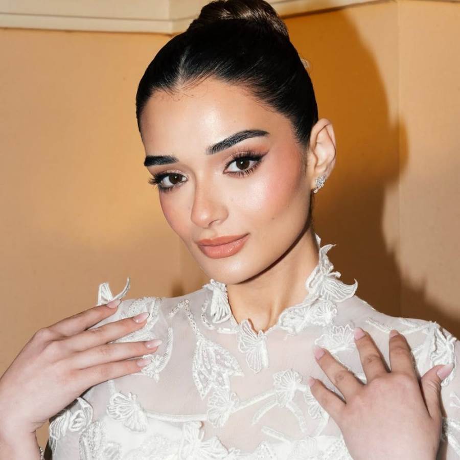 تفاصيل إطلالة ملك أحمد زاهر في حفل خطوبتها