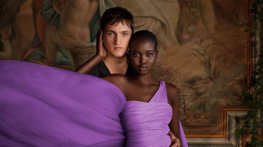  فالنتينو بيوتي تكشف عن عطر Born in Roma Purple Melancholia 