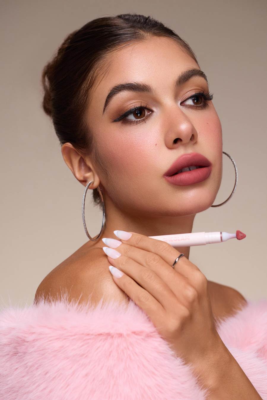 تألقي بمستحضر الشفاه Marshmallow Puff Lip Blur Pen من SHEGLAM 