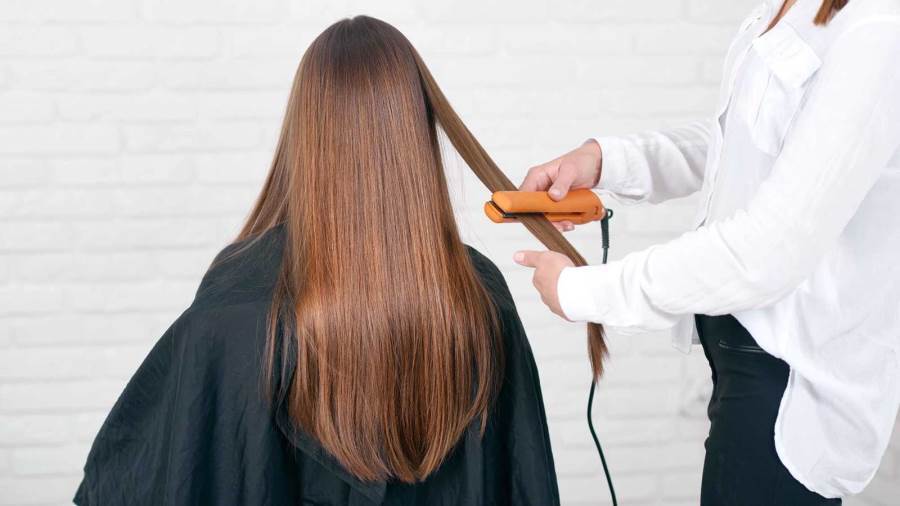 كيف تحضرين شعرك قبل جلسات الفرد أو التجعيد لنتيجة مثالية؟