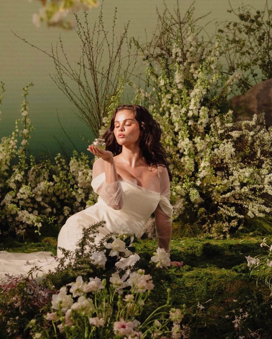  تألقي بعطر  Rare Beginnings من علامة Rare Beauty