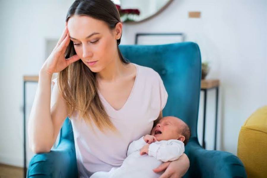 ما الفرق بين اكتئاب ما بعد الولادة وذهان ما بعد الولادة؟