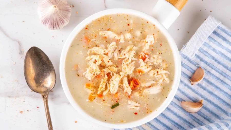 طريقة عمل شوربة الدجاج الكريمية بقوام غني ولذيذ