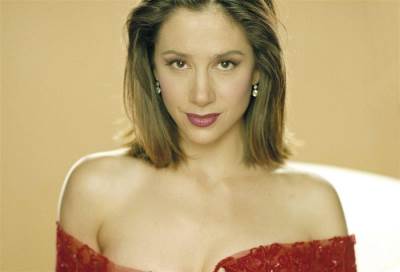 ميرا سورفينو ترزق بمولودها الثاني