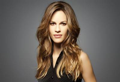 في تصريح  للممثلة الأمريكية .. الإدمان وراء طلاق هيلاري سوانك