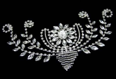 الإكسسوار المرصع بالكريستال صيحة هذا الصيف