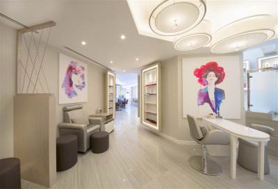 تطور صالونات التجميل الأسبانية يرفع أرباحها بنسبة 20%