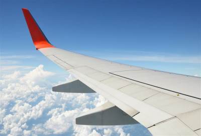 صبي روسي تعلق بجناح طائرة طوال رحلة ساعتين 