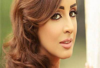 حماة أنغام تفتح النار .. وأنغام ترد " عليها أن تراجع ملابس أبنتها قبل التحدث عن بنات العائلات "