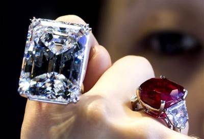 المرأة في الصين تعتبرالأحجار الكريمة أفضل أصدقائها