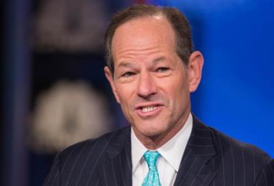 بعد أن أطاحت بحاكم نيويورك .. عاهرة تتحول الي الغناء !!