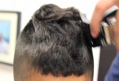 مصريات "يحلقن" للرجال .. وزبائنهن مشاهير وسفراء وأوروبيون