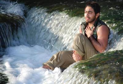 اصابة تامر حسني بـ 10 غرز أثناء تصوير فيلمه "هيما"