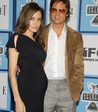 مقابل 11 مليون دولار .. صراع بين مجلتي "OK" و "People" علي أول صورة لتوأمين جولي وبراد