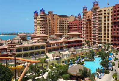 ردا على إمام مسجد .. مظاهرات بصور مهند ونور في "مارينا" بمصر