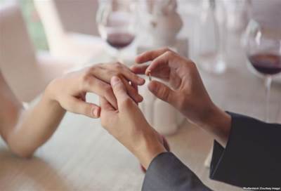 المصمم أحمد البدوي " العين جواز مروري إلى مشاعر المرأة وذوقها "