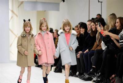 عروض أزياء الأطفال .. الخبراء يرونها وسيلة تربوية مهمة