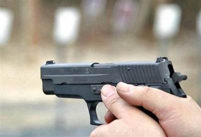 ضابط أرجنتيني يطلق النار على نفسه على الهواء مباشرة !