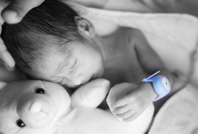 طفل امريكي يولد بقدم في دماغه