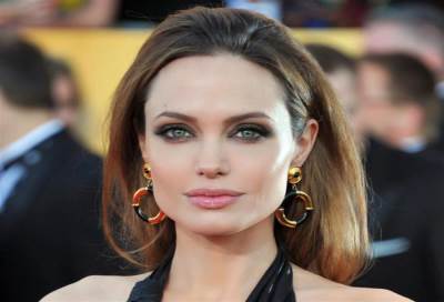 5 نصائح للحصول علي مظهر أنجلينا جولي في دقائق