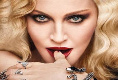  بعد ظهور والدها الحقيقي .. مادونا تطالب بإخفاء الطفلة المالاوية