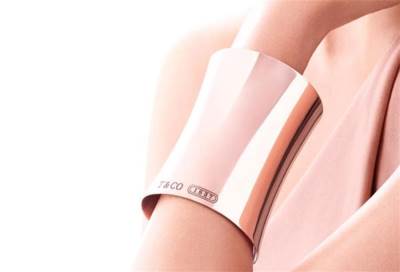 أستمرار موضة الأساور العريضة .. بدون تجمل أو تكبل ليدك