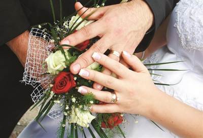 الفحص الطبي قبل الزواج يساهم في تجنيب الأبناء للأمراض الوراثية