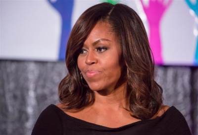 في كتاب تضمن 350 وصفة ميشيل أوباما تعد اللحم بالفلفل الأحمر