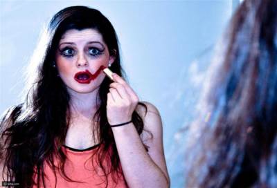 بسبب الخوف من مستحضرات التجميل .. وصفات الأمهات والجدات تلقى رواجاً