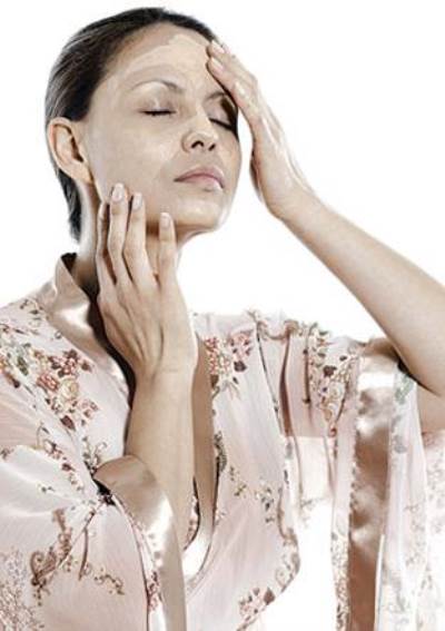 من أجل شراء بشرة بيضاء .. تزايد الإنفاق على منتجات تفتيح البشرة في الهند