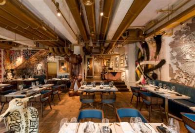 «لا جرينوي» ويتحدى موجة إقفال المطاعم الفرنسية ويحتفل بعيده الـ47 