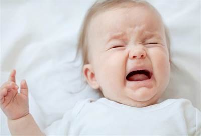 البكاء بسبب المغص .. تعرفي على الخطوات الصحيحة لتهدئة طفلك