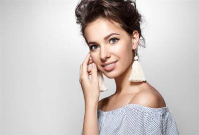 أقراط الأذن .. تعاملي معها بدقة لأنها الأقرب إلى وجهك