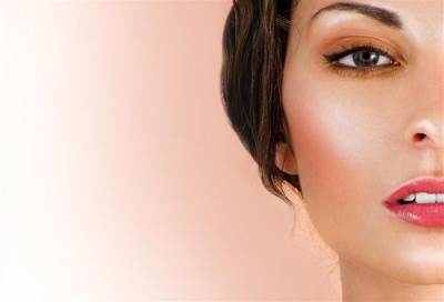 10 أخطاء صغيرة تكلف جمالك كثيراً