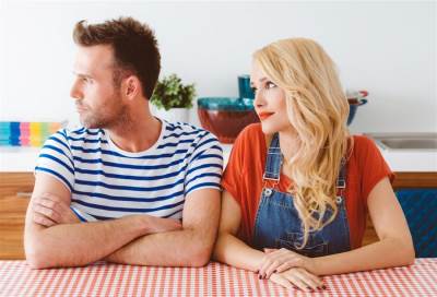 بعض الأدلة على أن خطيبك الحالي لن يكون زوجاً مناسباً لكِ