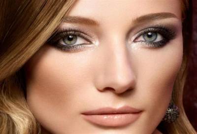 البراءة هي سمة مكياج 2011 الذي تقدمه لك جيل ستيوارت المثيرة