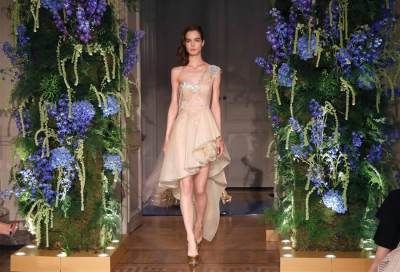 بداية متفائلة لأسبوع «الهوت كوتير» الباريسي لربيع وصيف 2011