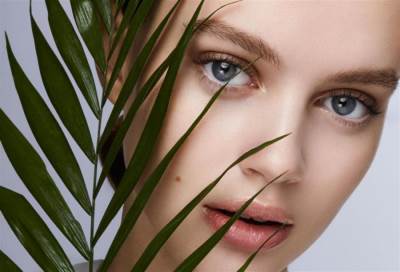 أفضل المشروبات لبشرة صحية .. وأخري يجب تجنبها