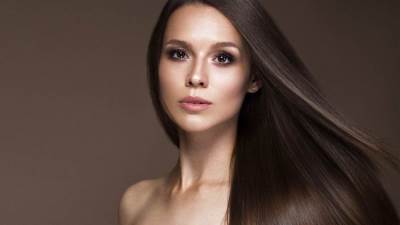 التنعيم البرازيلي تقنية جديدة لشعر سلس وجذاب 