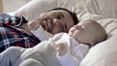 الأبوة وهرمون الذكورة .. هل يتعارضان ؟