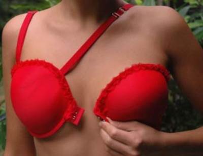  بشرى للمتظاهرات.. حمالة صدر تتحول إلى واق من الغاز المسيل للدموع!!