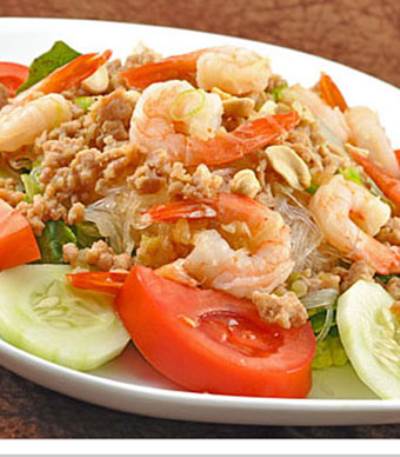 استمتع بطبق الدجاج التايلاندي وسلطة الجمبري