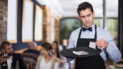 أسوأ الأخطاء التي يقع بها النادل