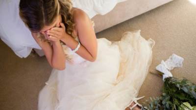 عروس أمريكية تدعي مرضها بالسرطان لجمع تبرعات لحفل الزفاف