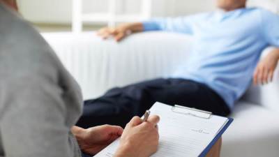 هذا الشخص مريض نفسي .. فاحذر عند التعامل معه وهذه هي سماته