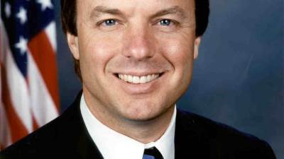 فضيحة السناتور إدواردز .. أشهر محام أميركي ورغم ذلك لا يدافع عن نفسه