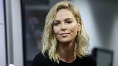  تشارليز ثيرون: أرفض جراحات التجميل .. وتجاعيد الوجه تشعرني بالسعادة