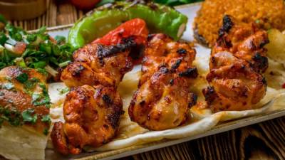 أشهر وصفات لحم الدجاج للشيف شربيني ومنال العالم .. والشيفين أسامة ورمزي