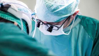 جدة صينية تقطع ذراعي حفيدتها .. وجراحة نادرة تعيد زراعتهما